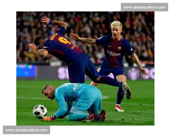 英超赛事精彩直播汇聚 足球迷必看最新赛况分析与实时更新